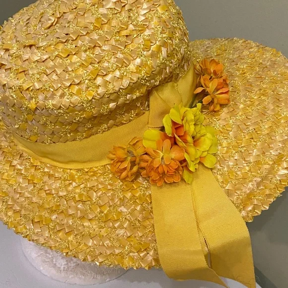 Beautiful Vintage Hat by The Paris Boutique  display picture 3